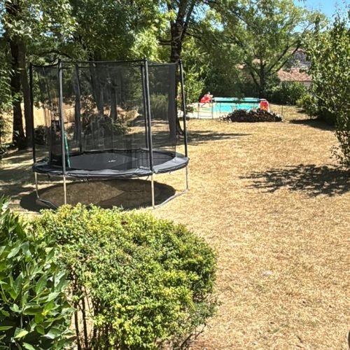 location-estivale-gites-villereal-vacances-loyer-eteJardin