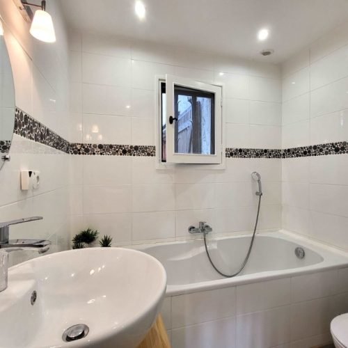 location-estivale-gites-villereal-vacances-loyer-eteSalle de bain 1